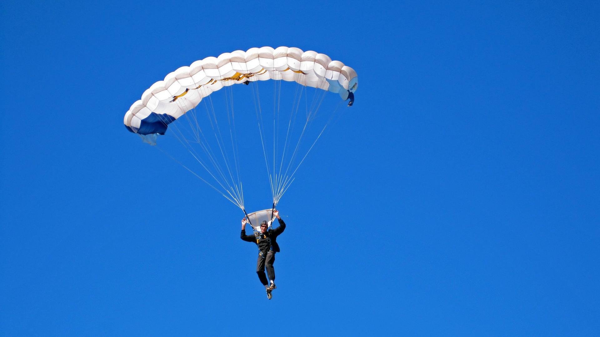 “汤姆·佩顿加速成长，英国游泳未来之星”